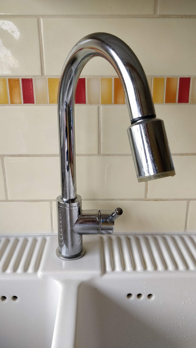 Comment brancher un tuyau d'arrosage sur un robinet de cuisine ou de salle  de bain?